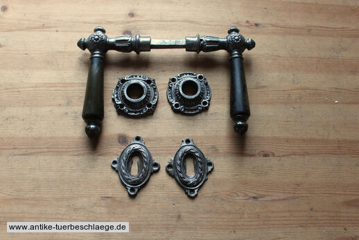 Abbildung des kompletten Türbeschlages g2_001