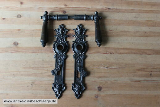 Abbildung des kompletten Türbeschlages g437