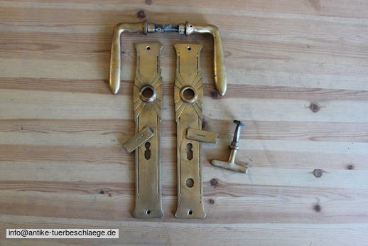 Abbildung der Türbeschläge j447