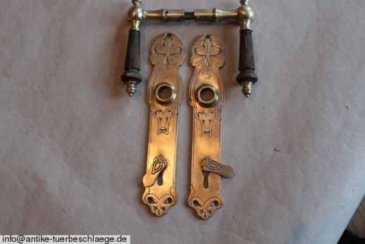Abbildung der Türbeschläge j452