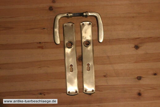 Abbildung der Türbeschläge j534